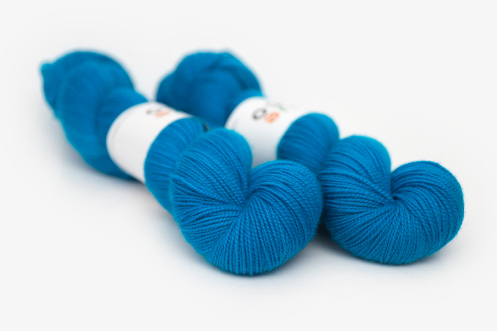 semisolid hand dyed cerulean (bright aqua blue) merino sock yarn