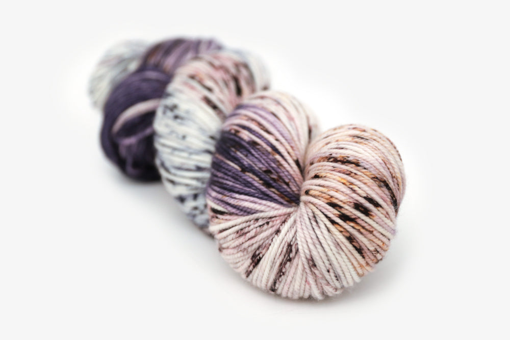 speckled hand dyed dark purple lilac white bulky yarn