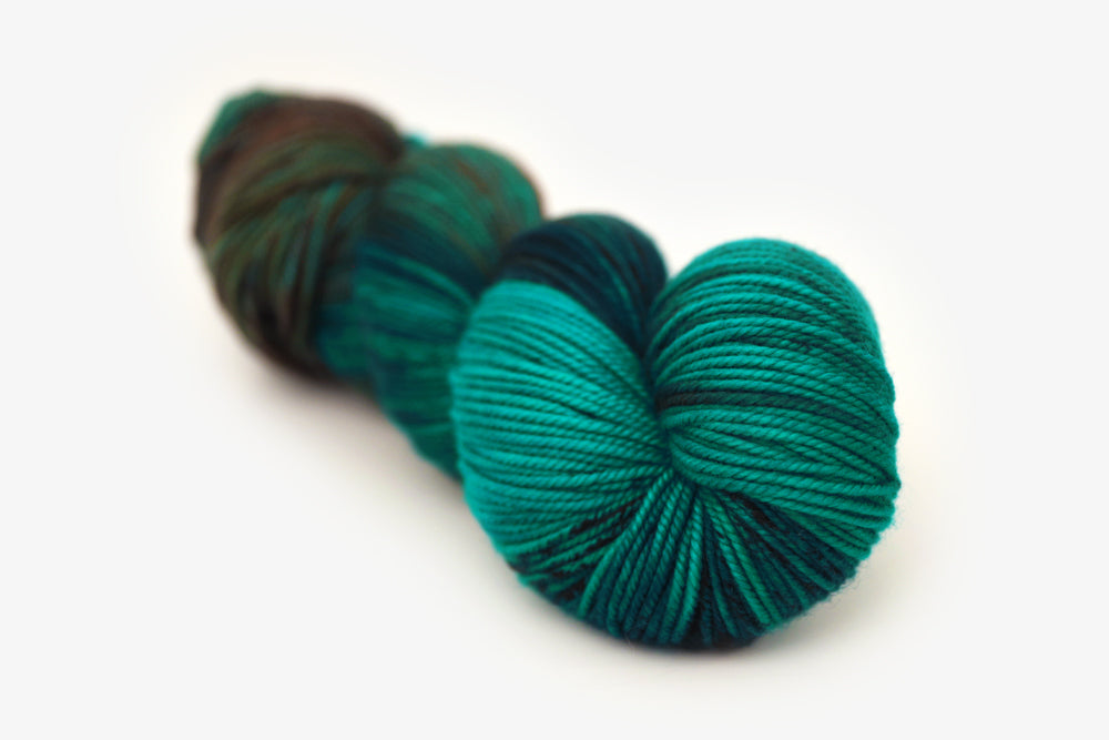 speckled hand dyed teal aqua dark purple bulky yarn