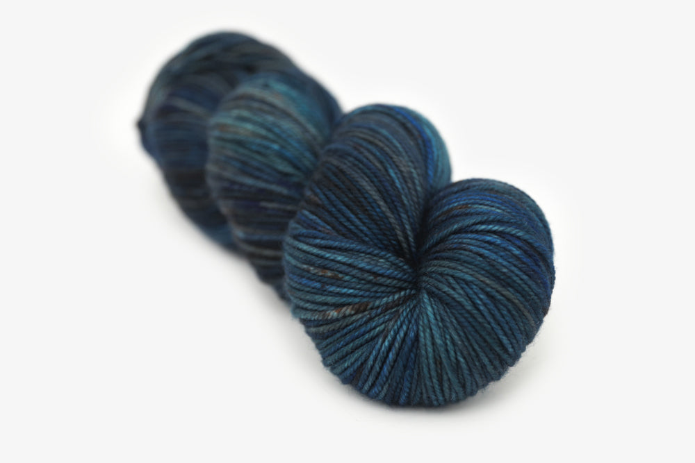 speckled hand dyed dark blue gray bulky yarn