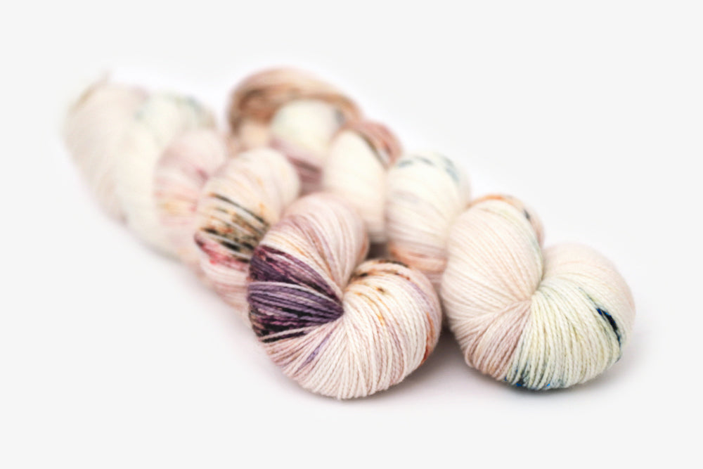speckled hand dyed white pink mauve maroon merino sock yarn
