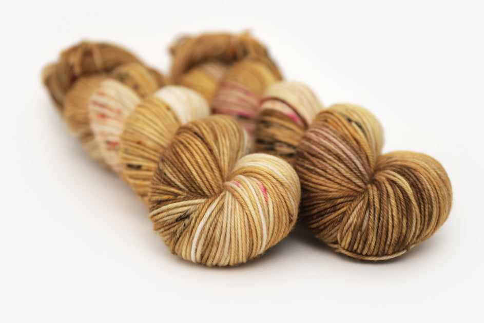 speckled hand dyed gold ochre fuchsia dk yarn