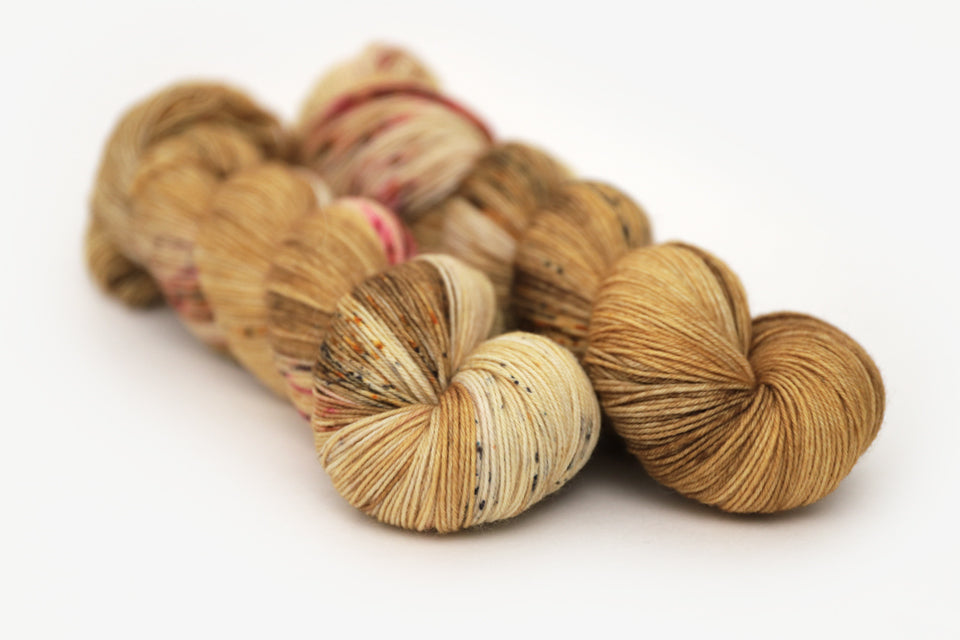 speckled hand dyed gold ochre fuchsia phyllis sock yarn