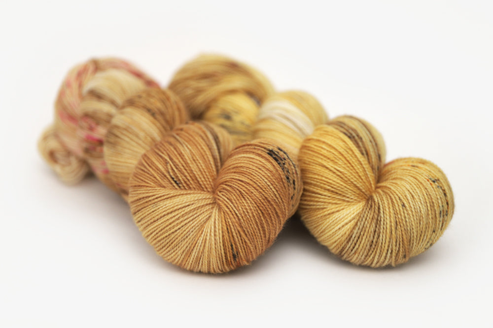 speckled hand dyed gold ochre fuchsia spun xl yarn