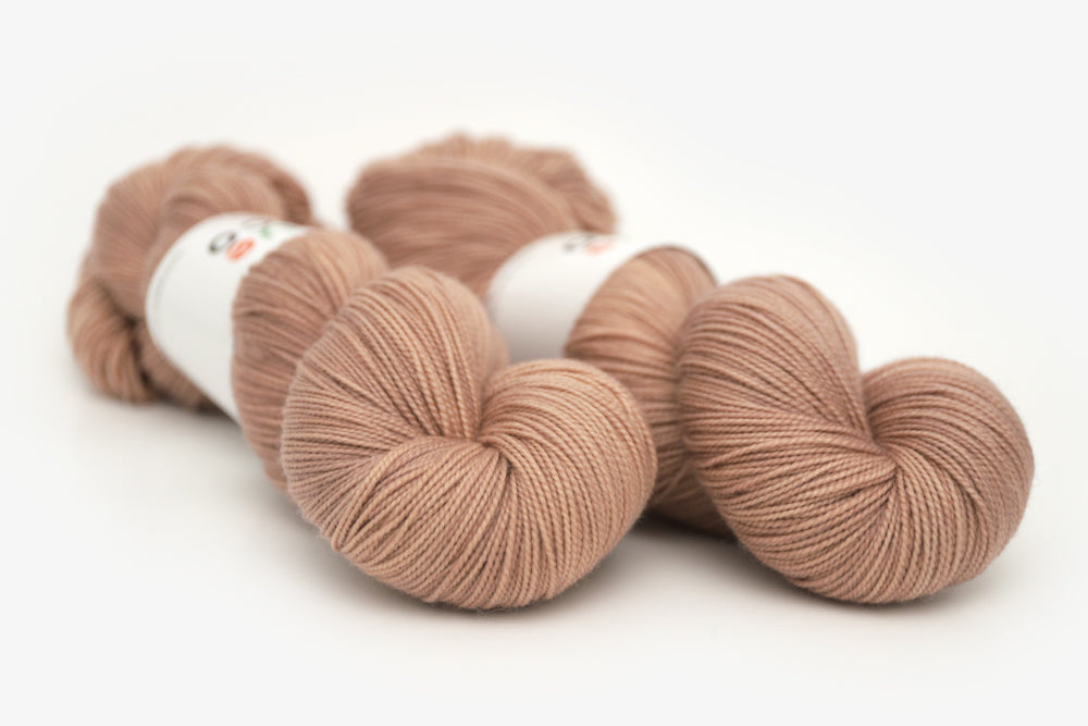 semisolid hand dyed mauve (taupe) spun xl yarn